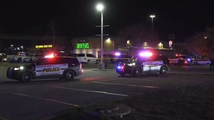 Man being kicked out of Texas bar shot in chest after tasing off-duty officer with own weapon Man being kicked out of Texas bar shot in chest after tasing off-duty officer with own weapon