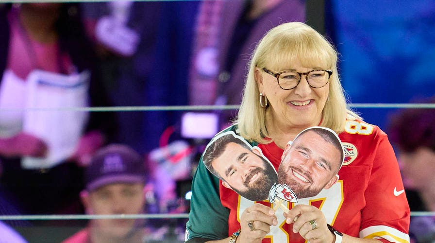 Travis and Jason Kelce's mom Donna shares a photo of her split Chiefs and  Eagles outfit