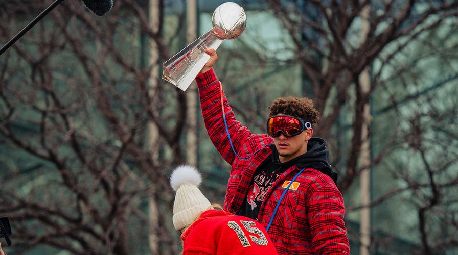 Chiefs Super Bowl parade 2023 takeaways: Patrick Mahomes leaves Lombardi  Trophy with Kansas City fan 
