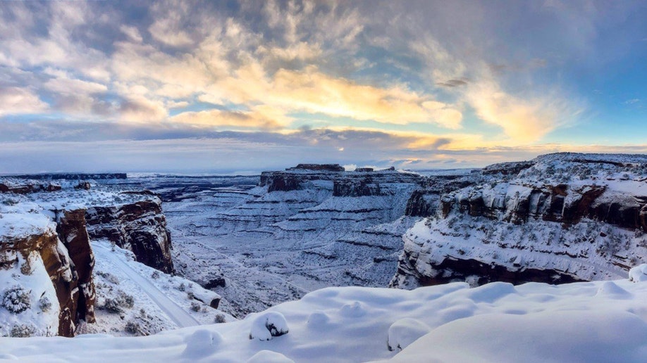 canyonlands snow