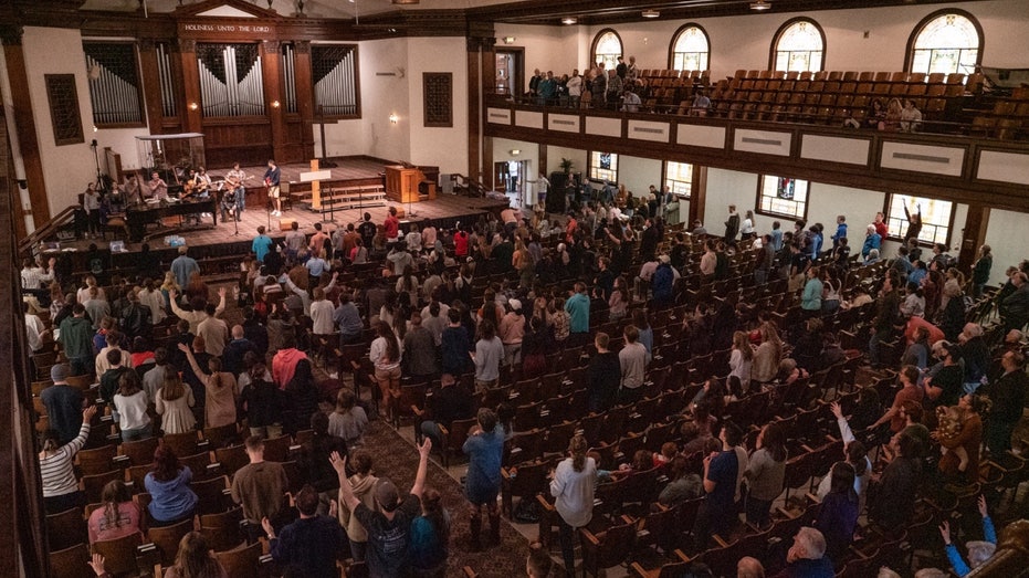 ‘Asbury Revival’ marathon worship enters 10th day, similar services grow on other college campuses