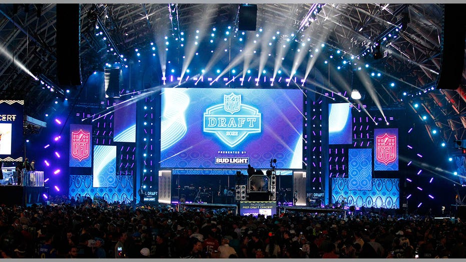 Dem Senator warns of NFL Draft security risks amid Iran war in letter to DHS