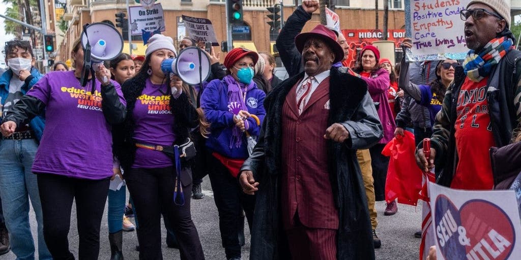 Working families struggle to find childcare amid LA teachers union strike: 'I don't know what I'll do' - Vimarsana News