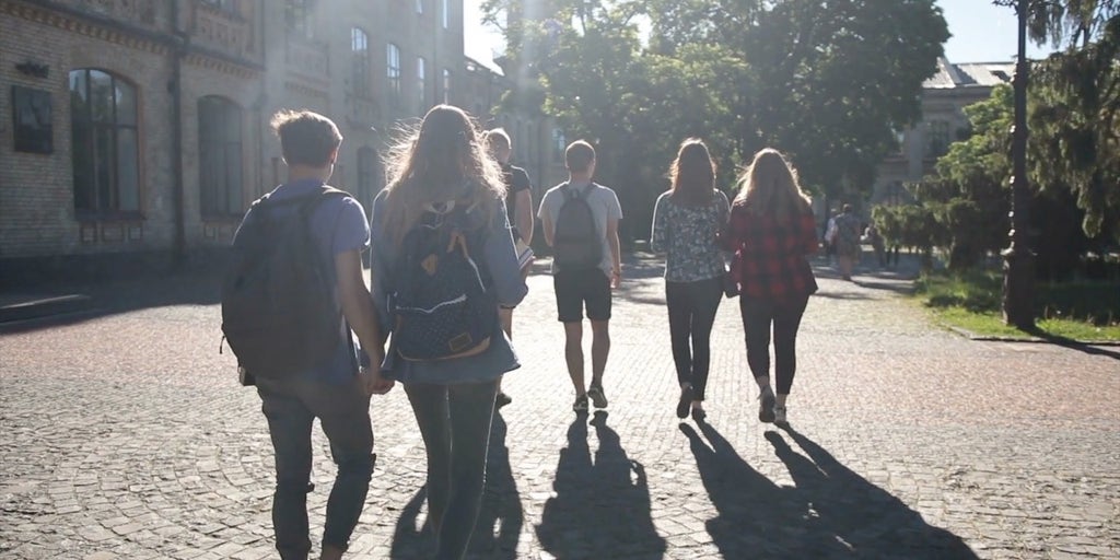 https://a57.foxnews.com/static.foxnews.com/foxnews.com/content/uploads/2023/03/1024/512/college-students-walking.jpg?ve=1&tl=1