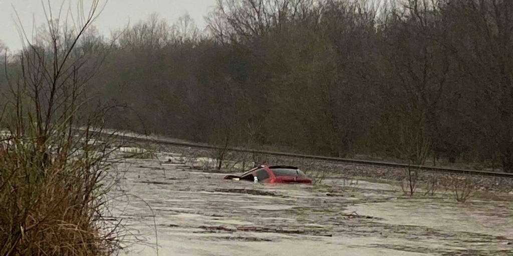 2 dead in Missouri flood, tornado threats active in South - Vimarsana News