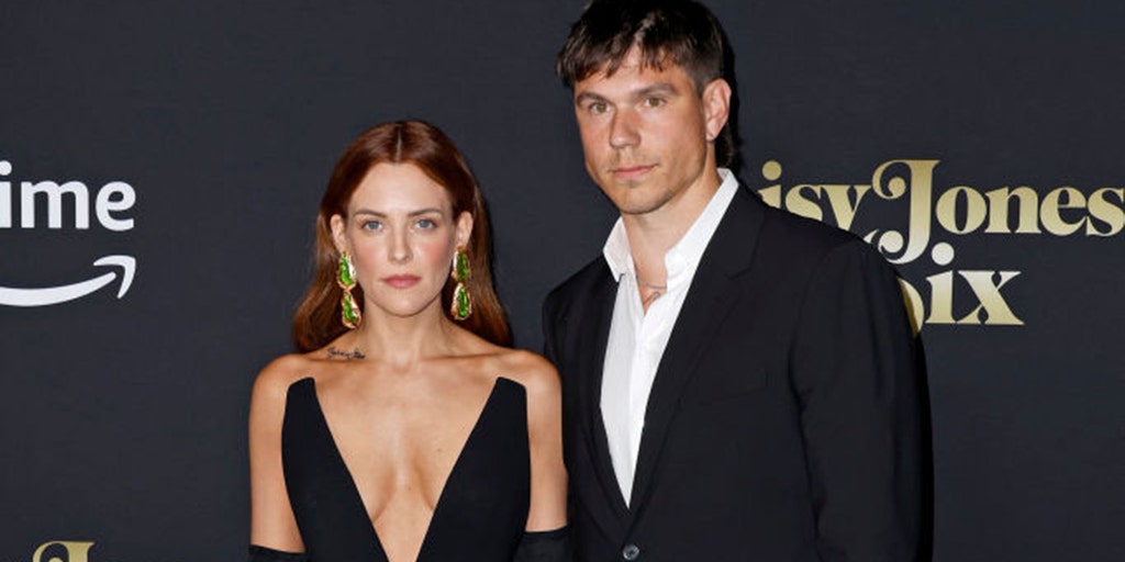 Riley Keough says filming sex scene with her real-life husband was 'really uncomfortable': 'It was so weird' - Vimarsana News