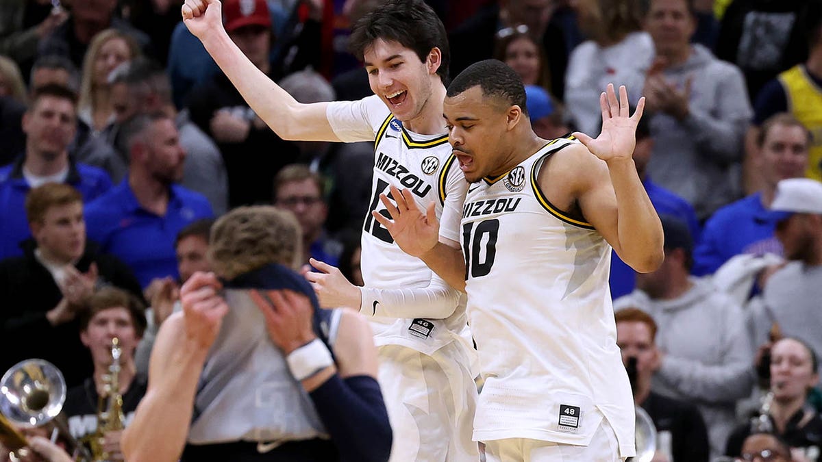 Missouri basketball celebrates win over Utah State
