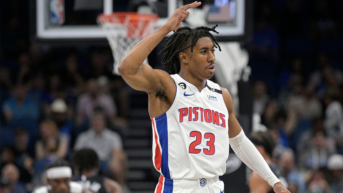 Detroit Pistons guard Jaden Ivey plays against Orlando