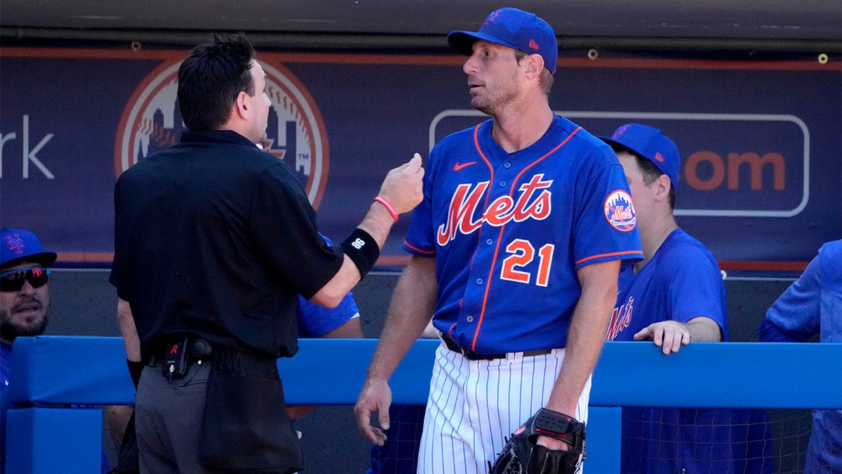 Max Scherzer speaks with an umpire