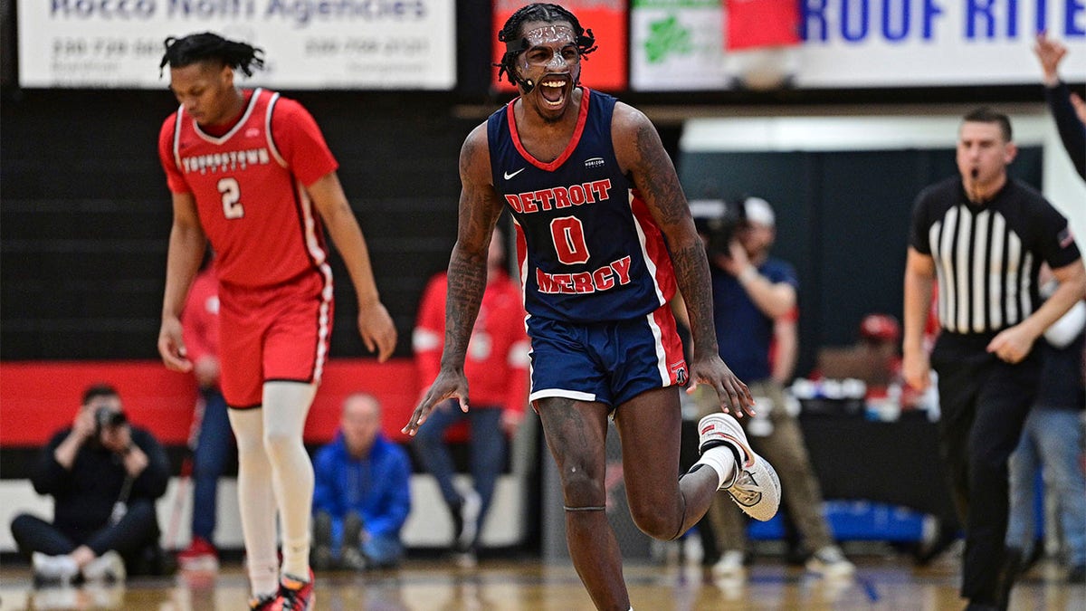 Detroit Mercy's Antoine Davis falls four points shy of breaking Pete Maravich's scoring record