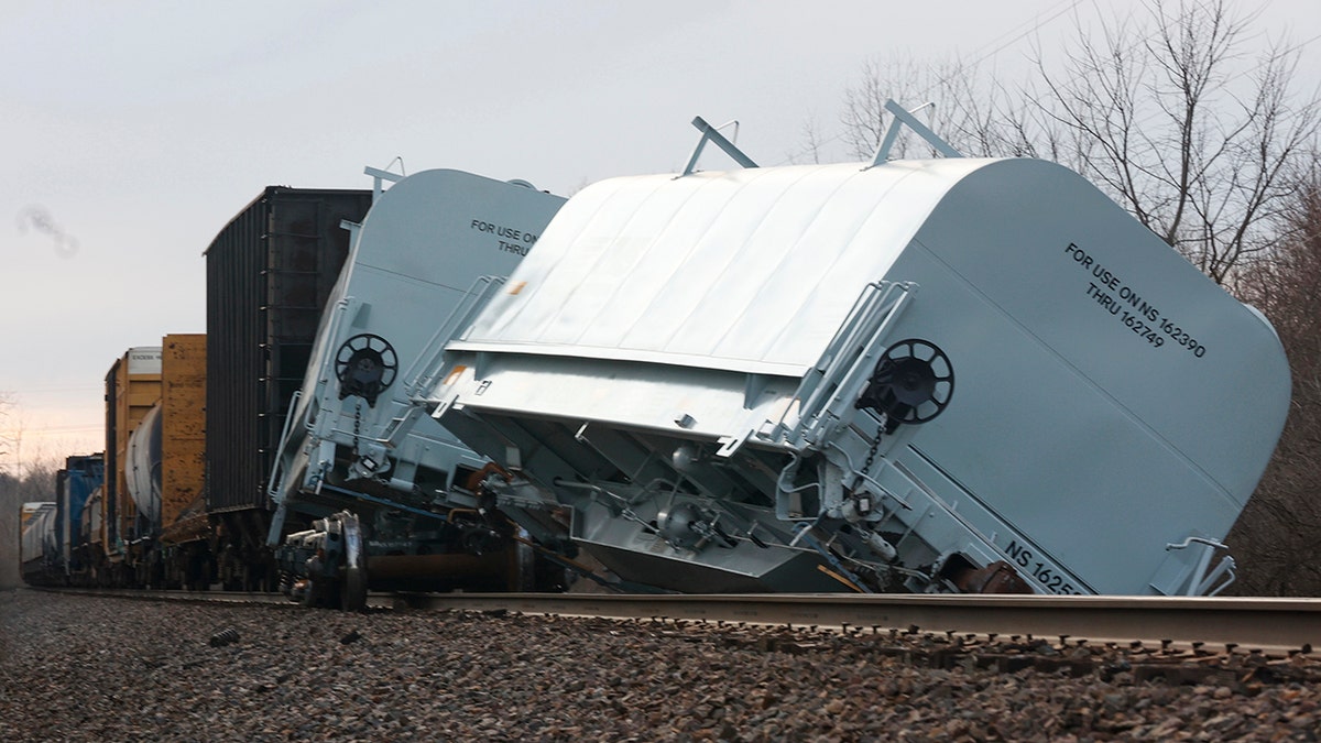 cargo train derailed off tracks in Springfield