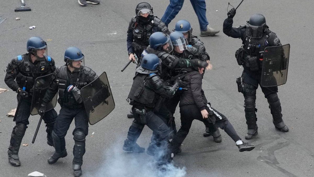 Paris protests tear gas