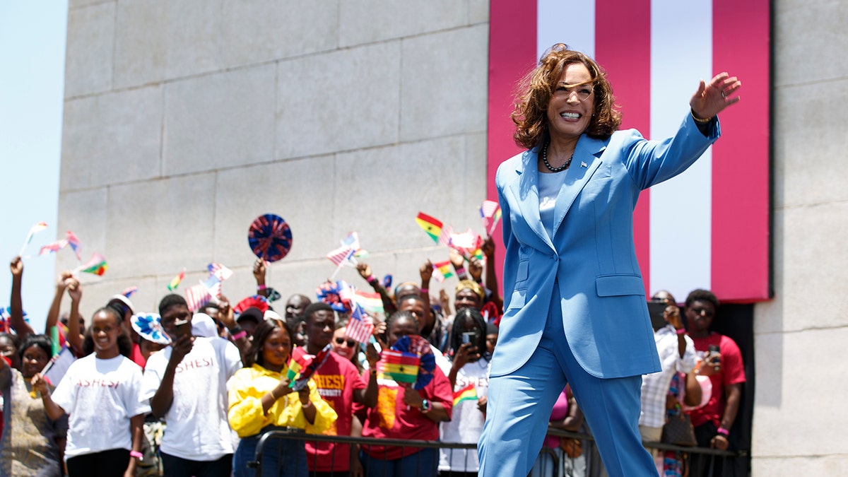 Kamala Harris waving