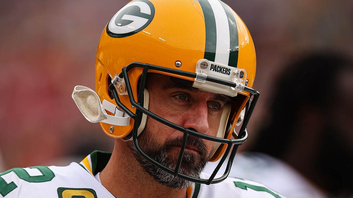 Packers' Aaron Rodgers tweets his amusement over Jets decision 