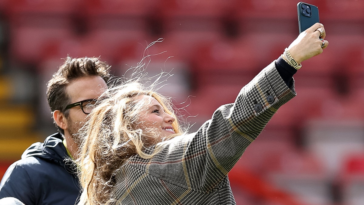 Blake Lively takes selfie with Ryan Reynolds