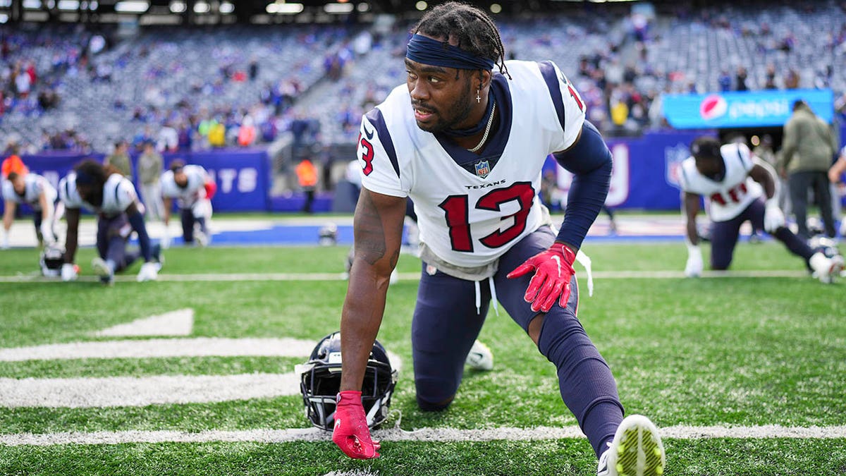 Brandin Cooks stretches out