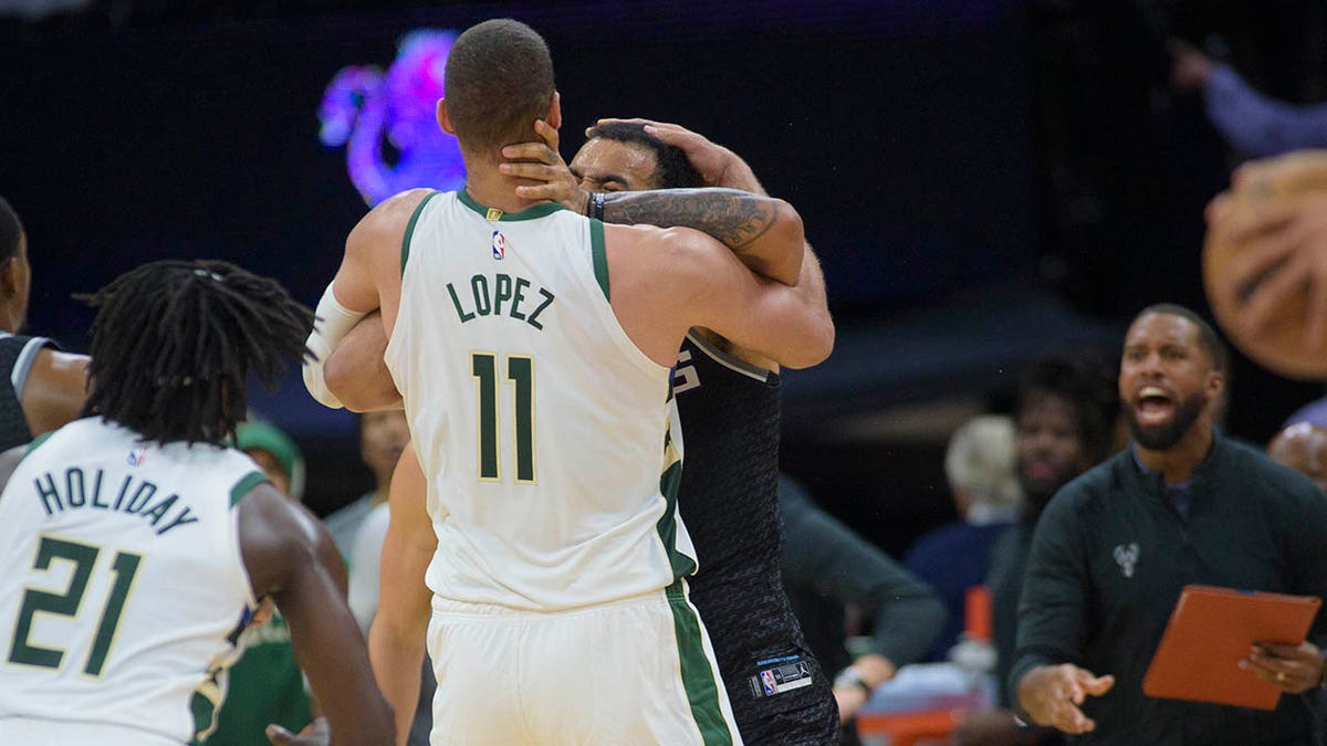 Brook Lopez and Trey Lyles touch