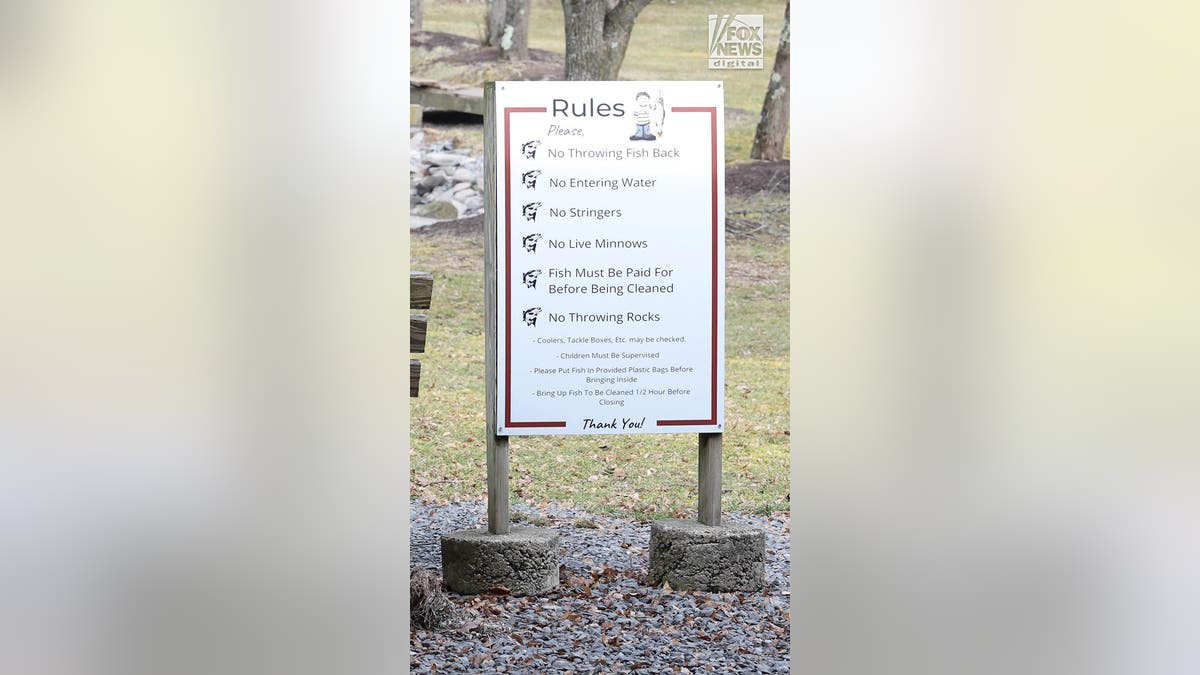 A sign showing park rules