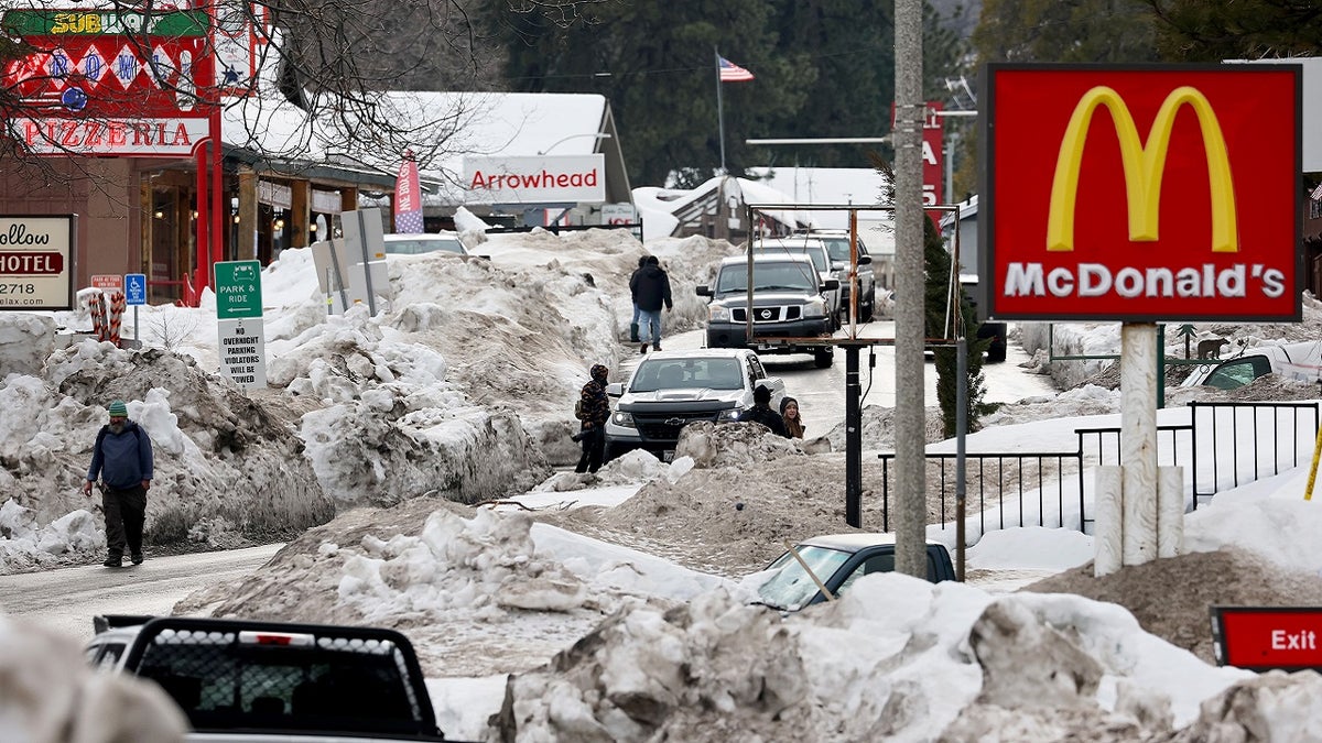 Snowfall aftermath in Crestline, California