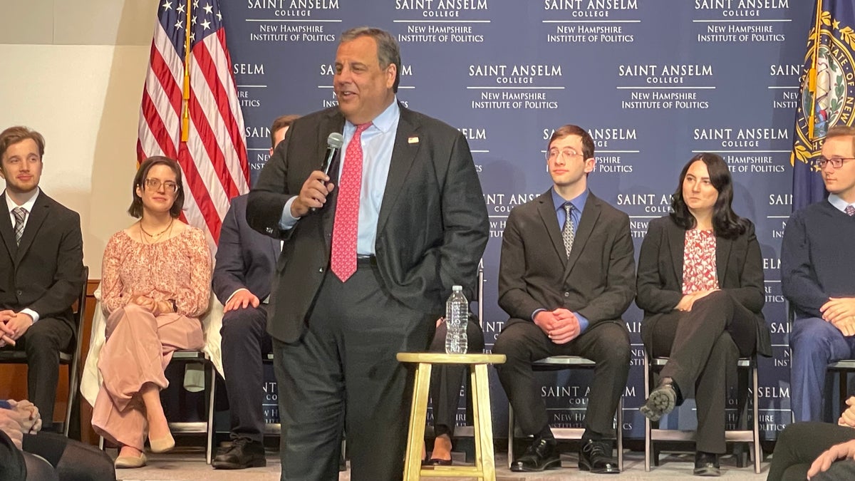 Chris Christie speaks in New Hampshire