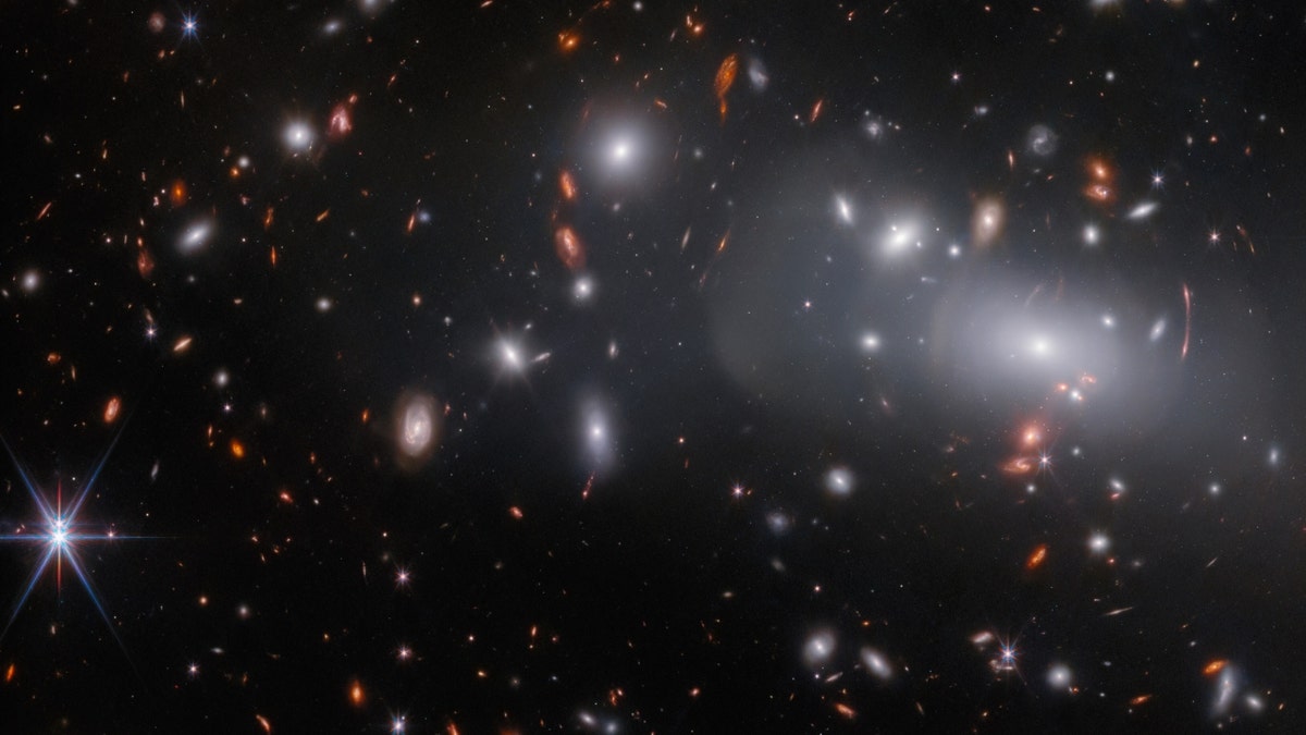 Massive galaxy cluster RX J2129