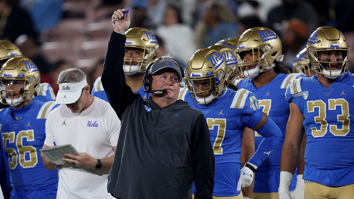UCLA's Kelly signs 2-year extension through 2027 season