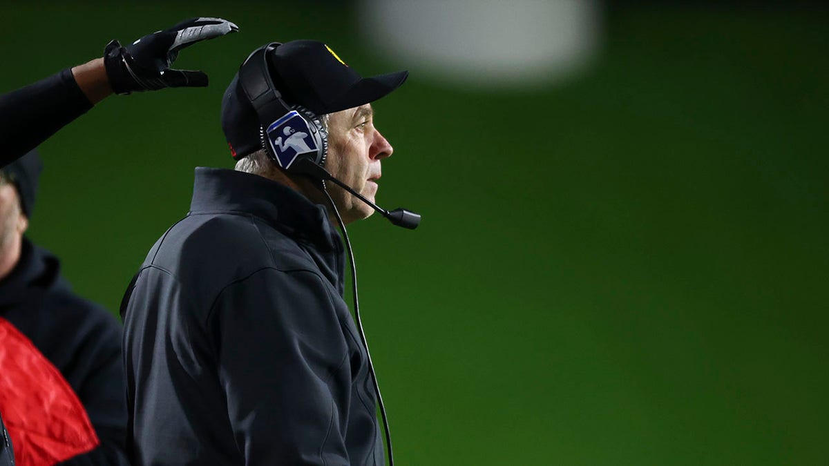 Head coach Tony Annese on the sidelines