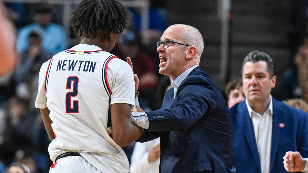 DAn Hurley coaches