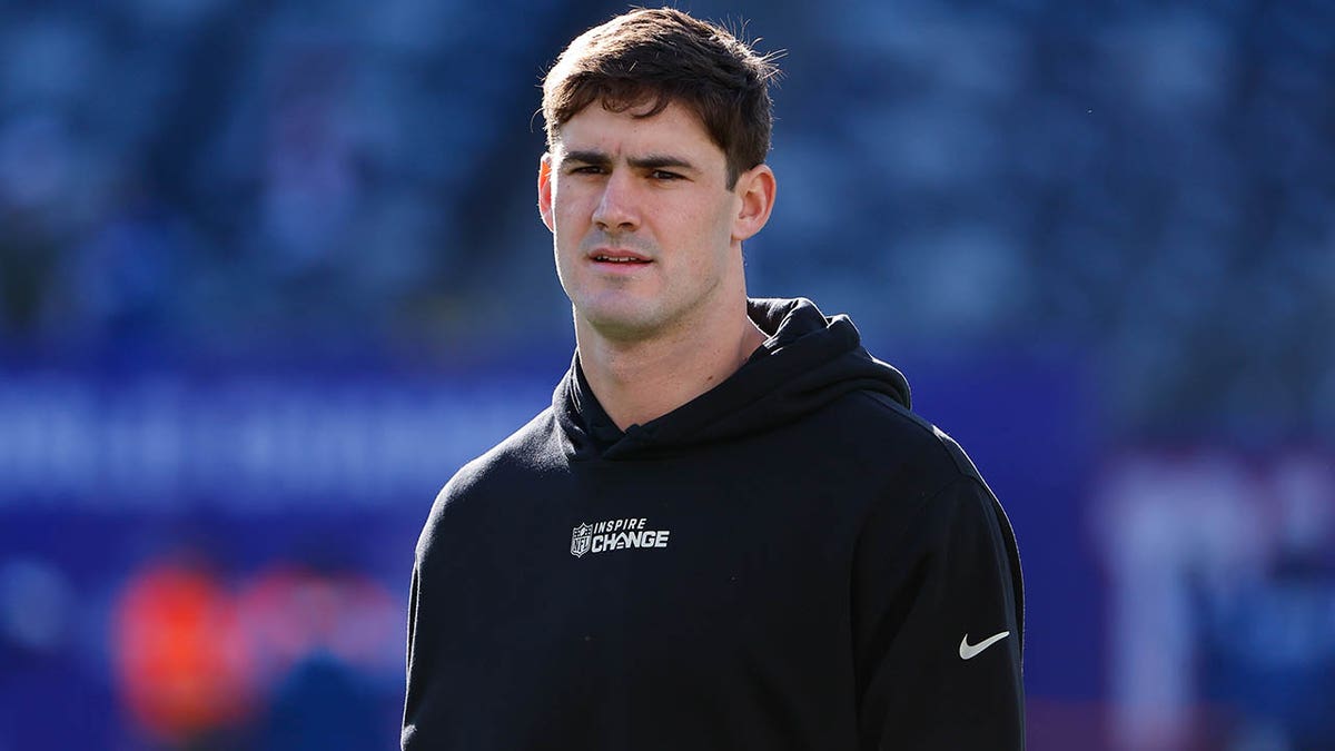 Daniel Jones warms up for Colts game