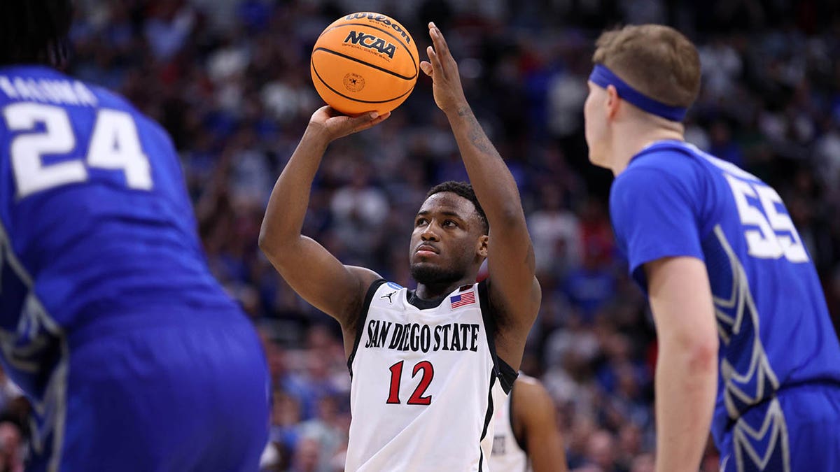 Darrion Trammell hits a free throw