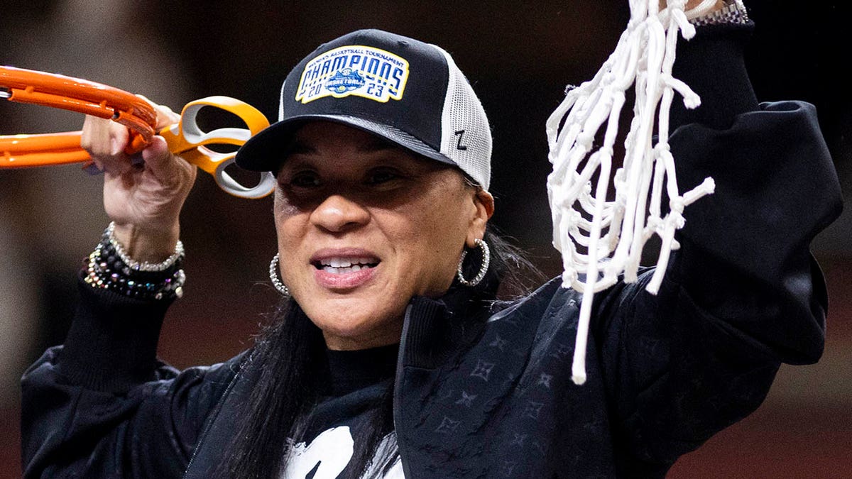 Dawn Staley cuts down the nets