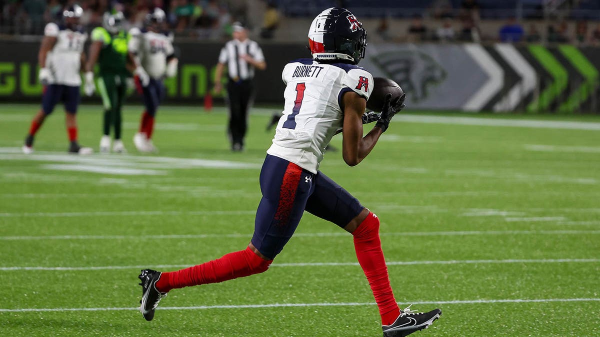 Deontay Burnett catches a pass for TD