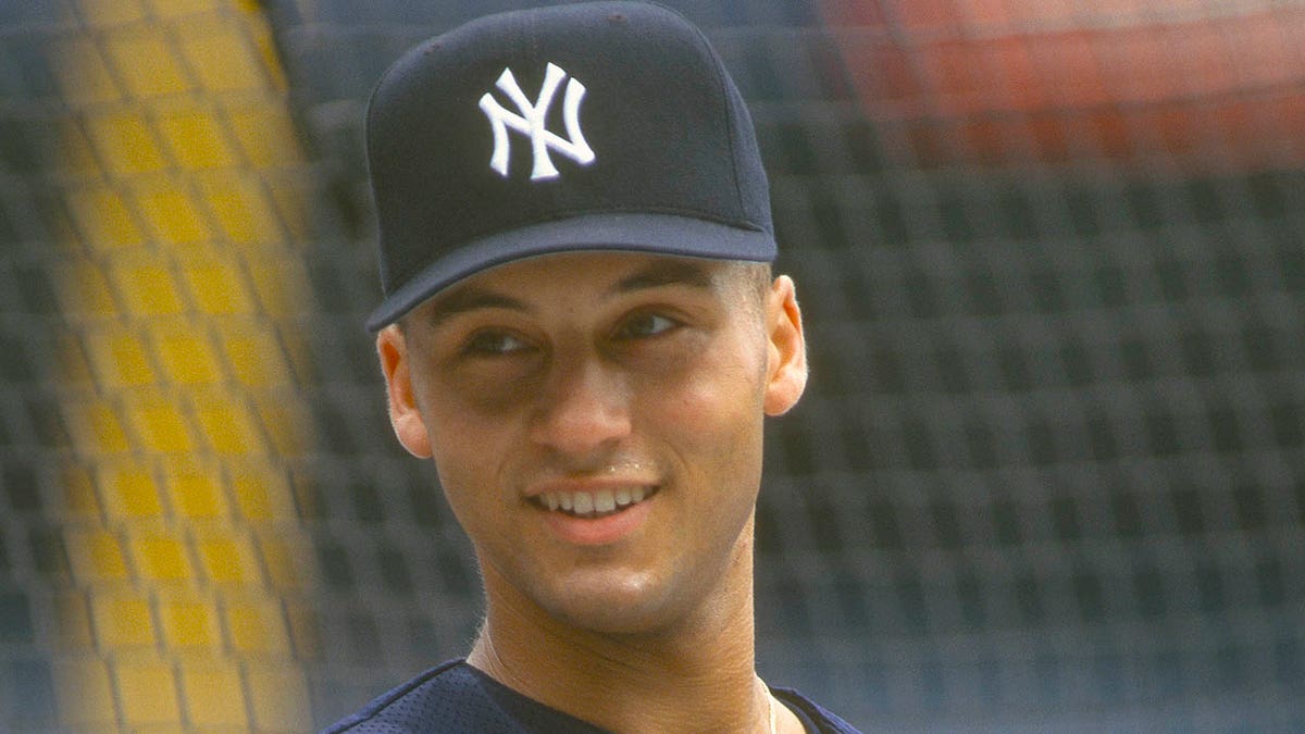Derek Jeter congratulates Yankees' Anthony Volpe on call-up ahead