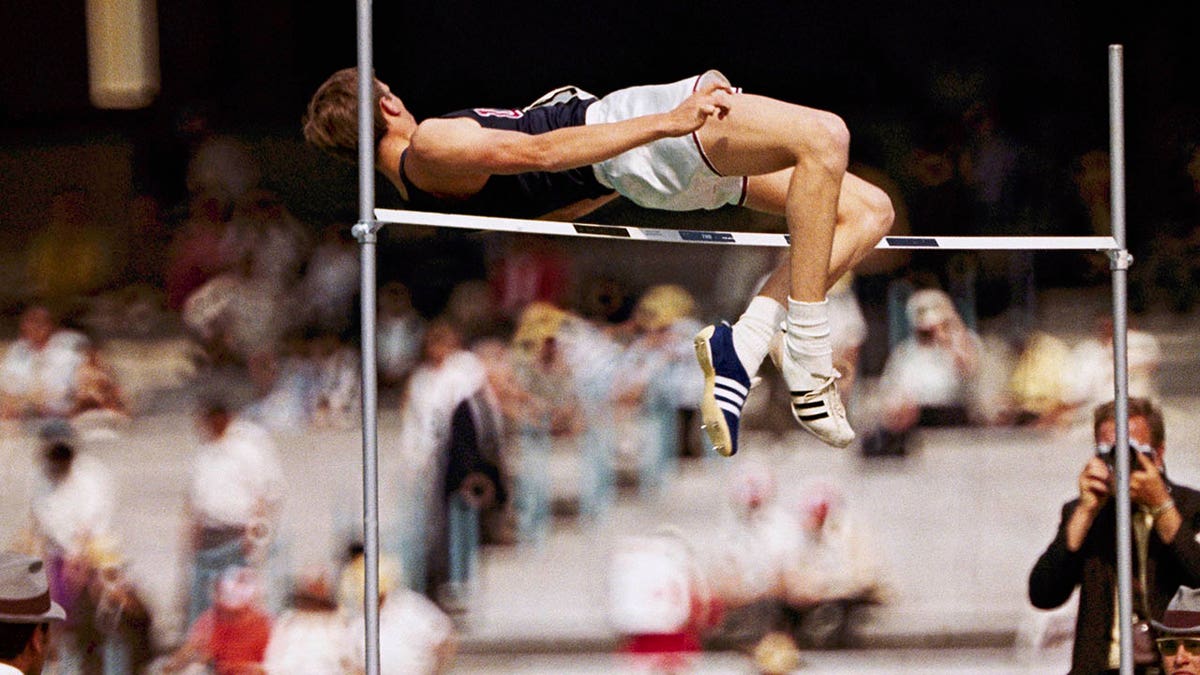 Dick Fosbury, Olympic gold medalist who revolutionized high jump with 'Fosbury Flop,' dead at 76