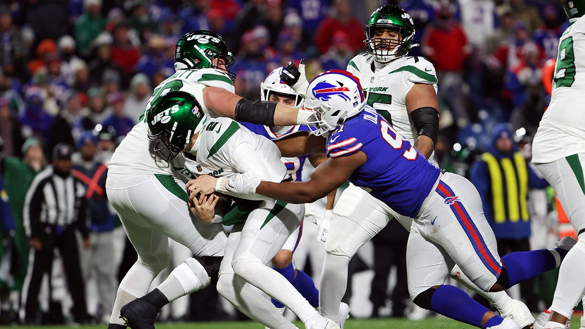 Bills' Ed Oliver shares series of cryptic social media posts, fueling ...