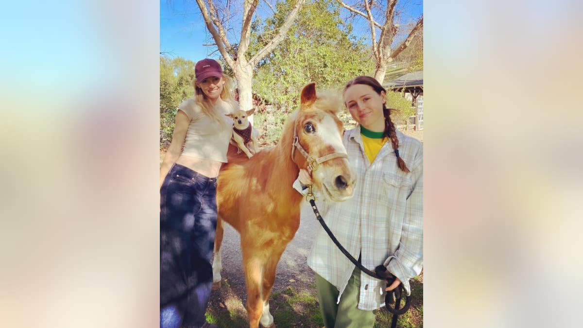 jennie garth's daughters with horse