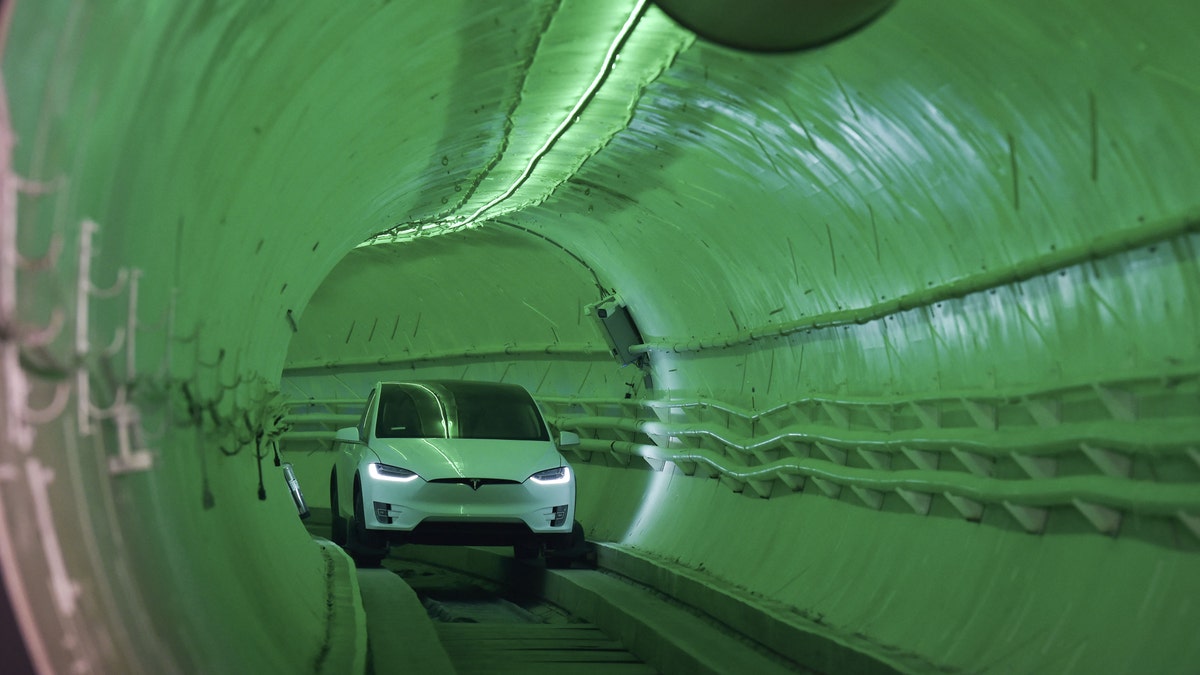 Tesla drives through Boring tunnel
