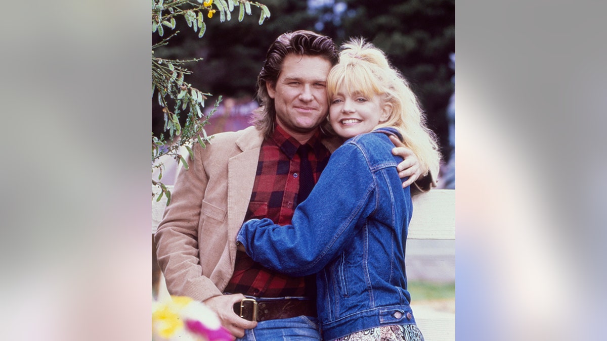 Kurt Russell and Goldie Hawn hugging on the set of "Overboard"