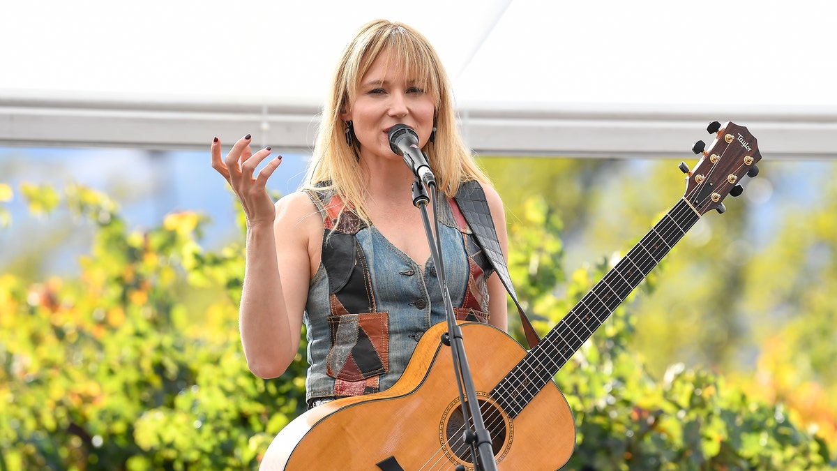 Jewel Says Her Son Is 'Very Emotional' and She's Learning to Not 'Over  Empower' His Feelings
