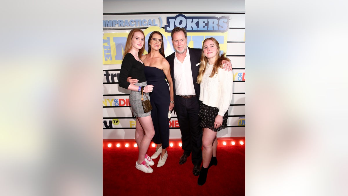Brooke Shields, Chris Henchy and daughters
