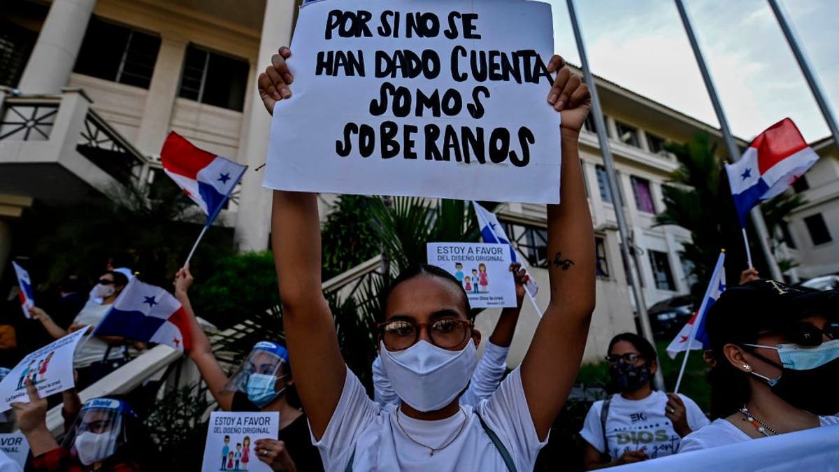 protester outside Panama Supreme Court