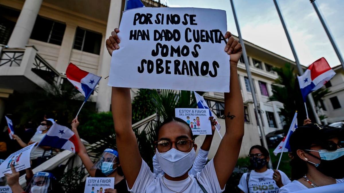 protester outside Panama Supreme Court