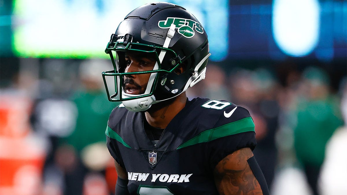 Jets trade Elijah Moore to Browns amid Aaron Rodgers rumors