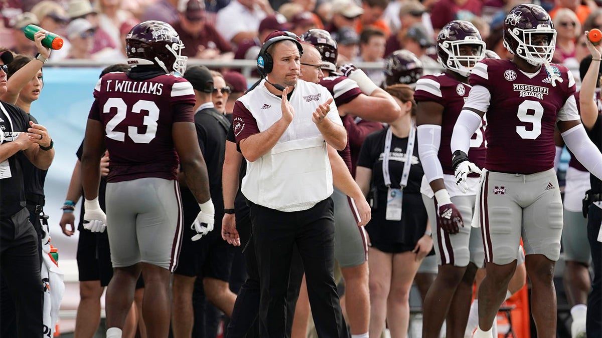 Zach Arnett coaches Mississippi State in a bowl game