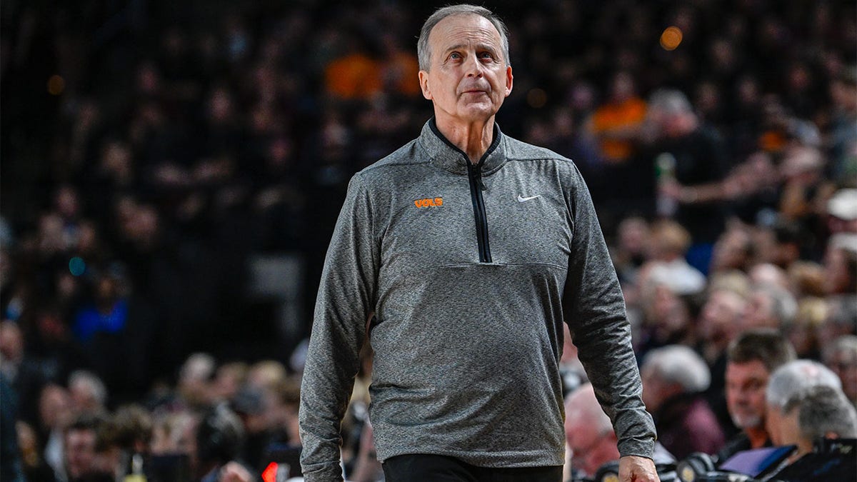 Rick Barnes coaches against Texas A&M