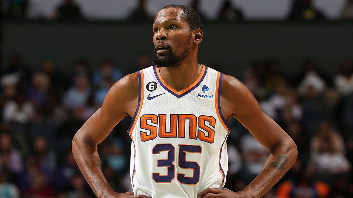 Kevin Durant makes his Suns debut