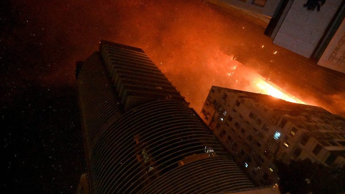 Hong Kong skyscraper fire