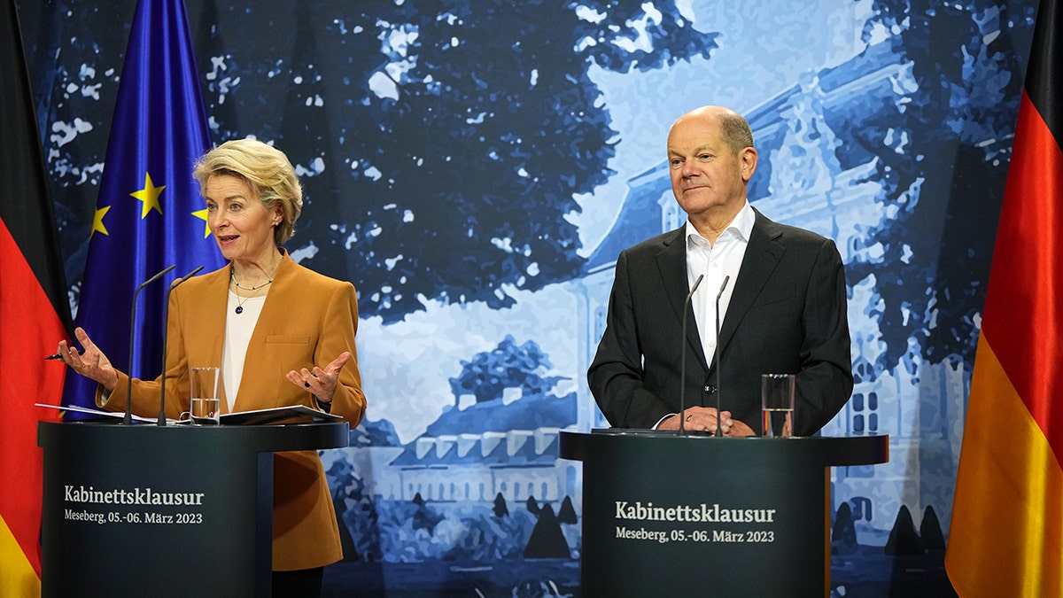 German Chancellor Olaf Scholz, right, and Ursula von der Leyen