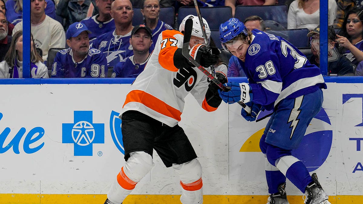 Flyers' Tony DeAngelo spears Lightning's Corey Perry, is suspended