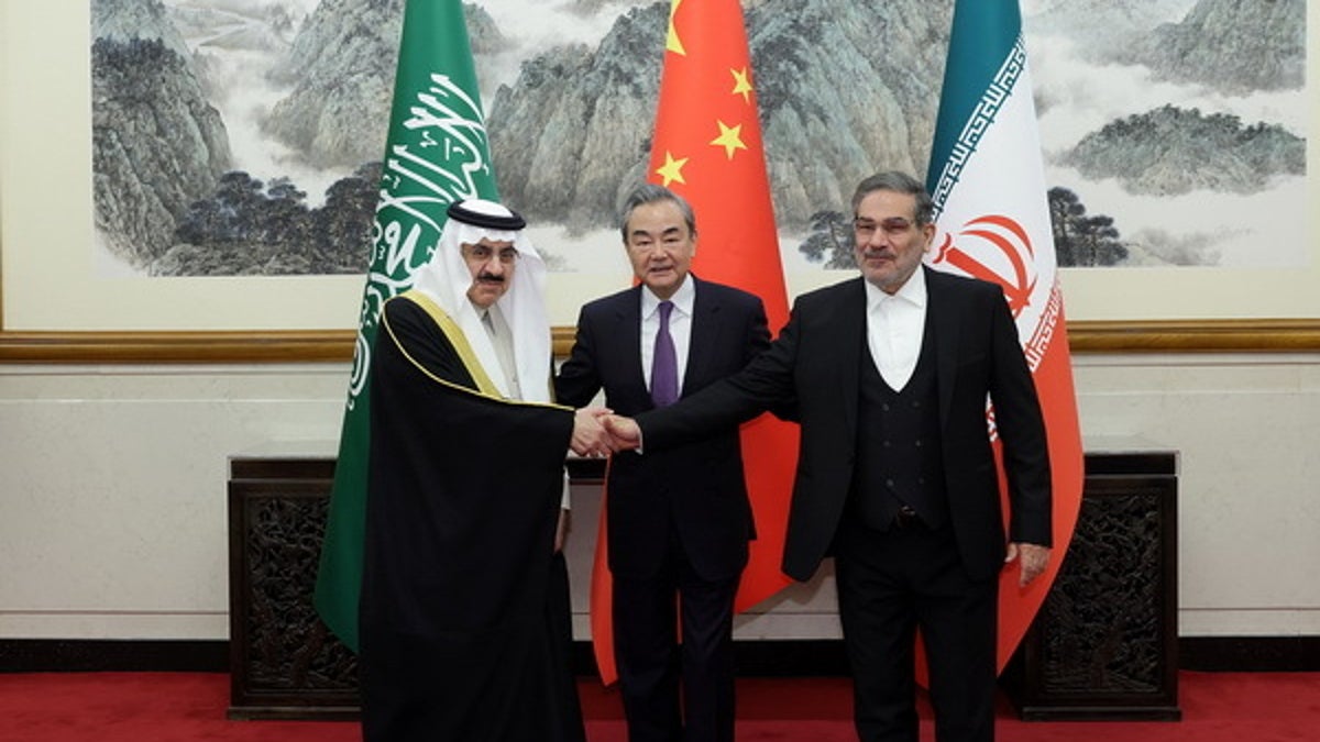 Saudi, Iranian and Chinese officials at summit